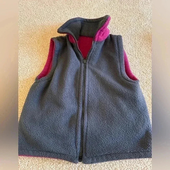 Reversible Gray and Pink Fleece Vest - Picture 3 of 4